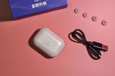 3.6g极轻机身,佩戴犹如无物,不一样的聆听享受